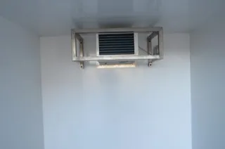 Verdamper tegen het plafond van de koelcel DL200